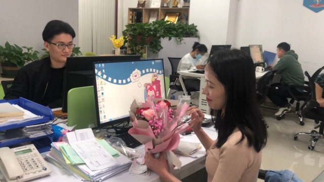 鮮花送佳人，蛋糕暖人心&nbsp;——91视频免费播放2022年慶祝“三八”婦女節活動